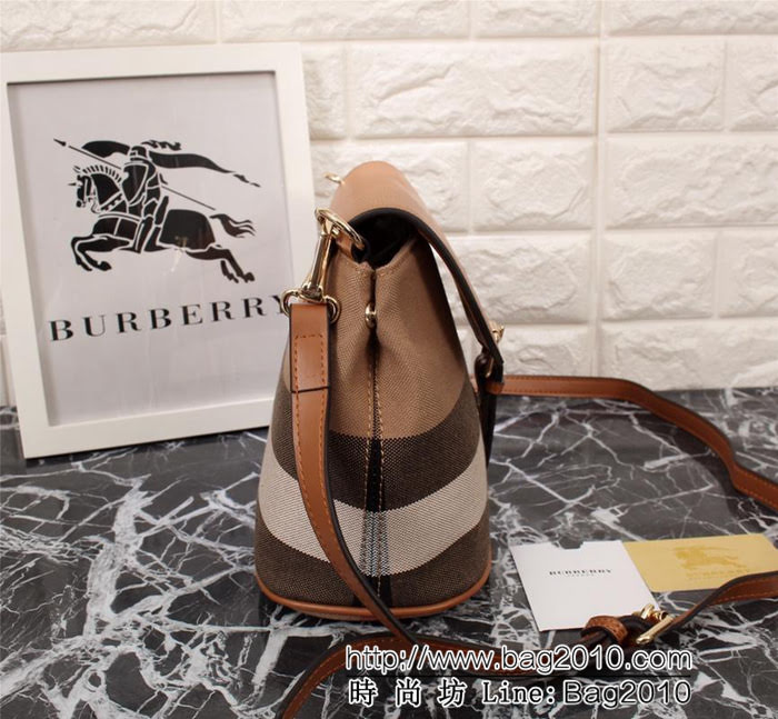BURBERRY巴寶莉 獨家爆款 小號Canvas格紋皮革 斜背包 39907  Bhq1005
